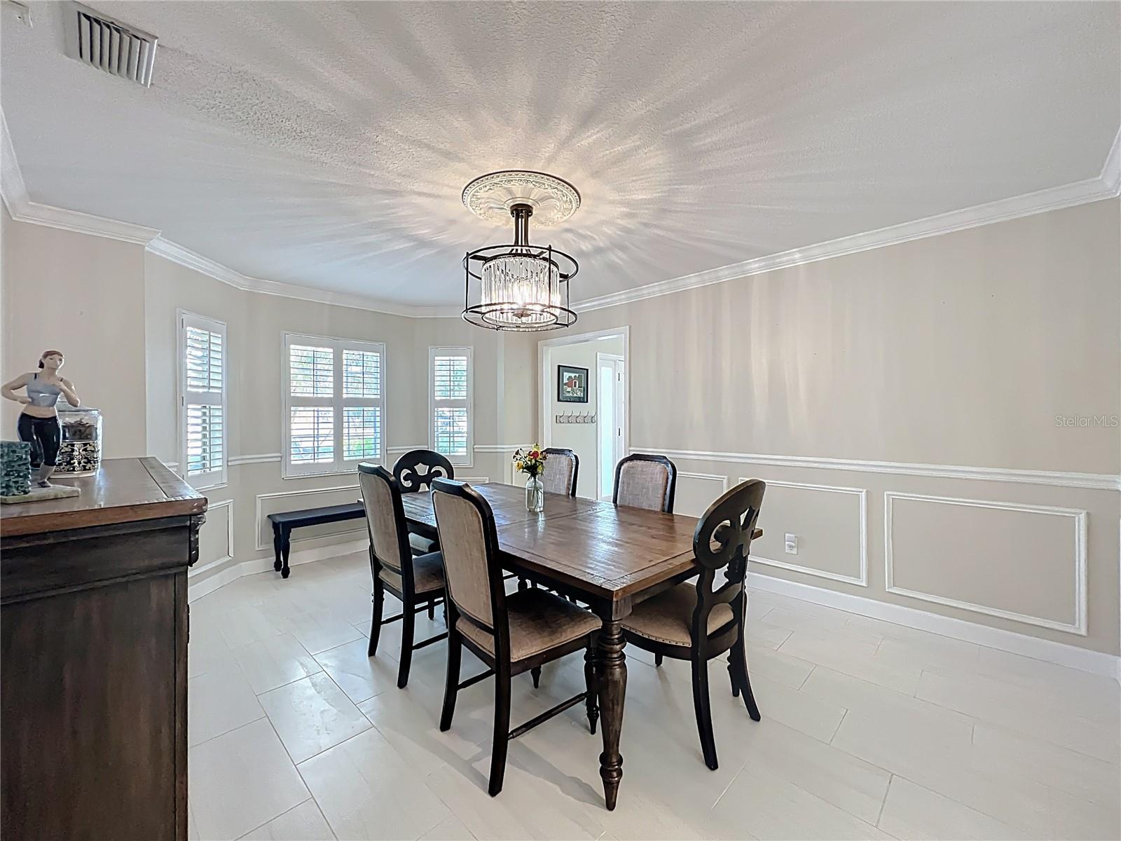 Image 16 of 100 For 839 Deerwood Avenue