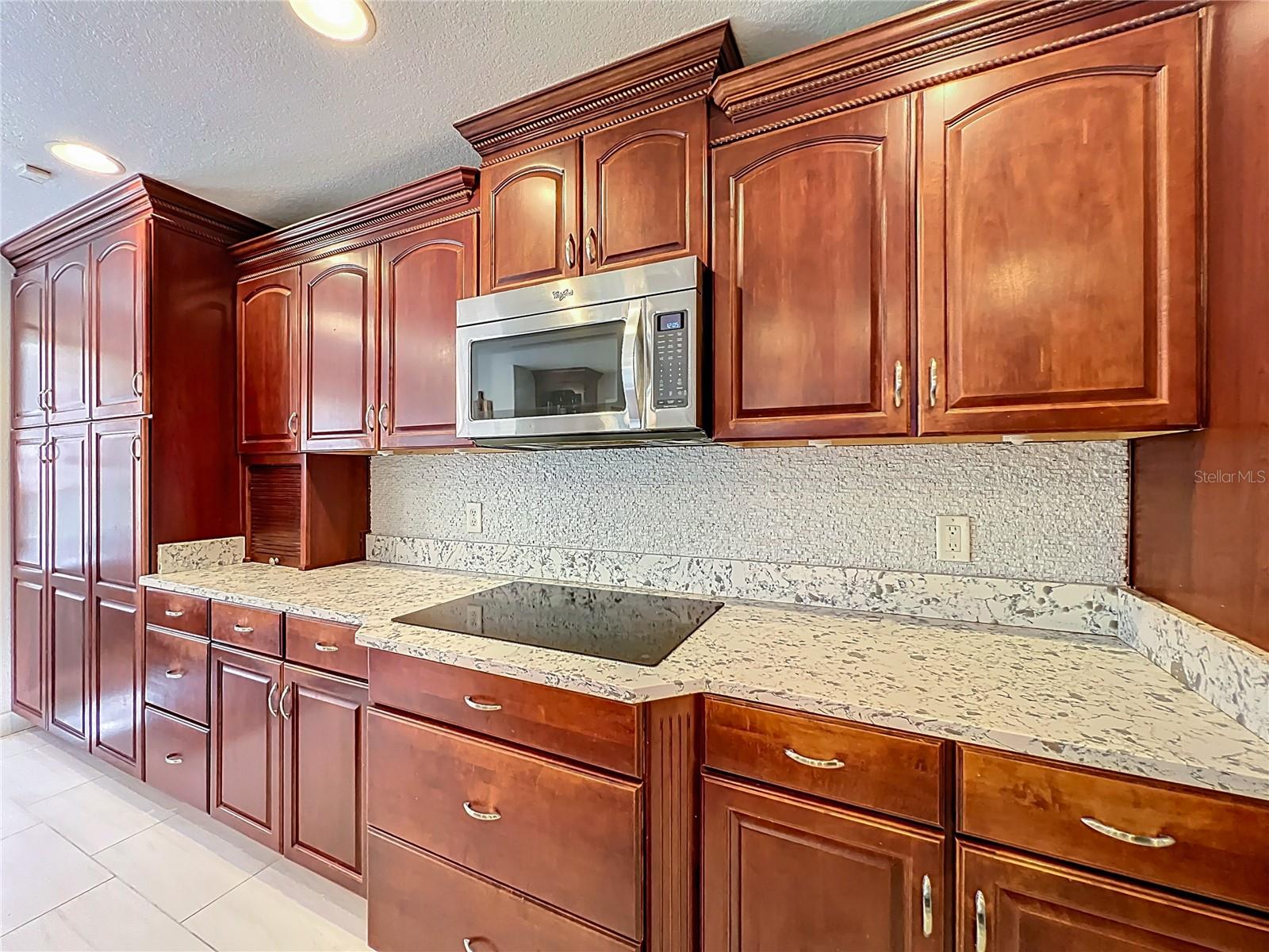 Image 19 of 100 For 839 Deerwood Avenue