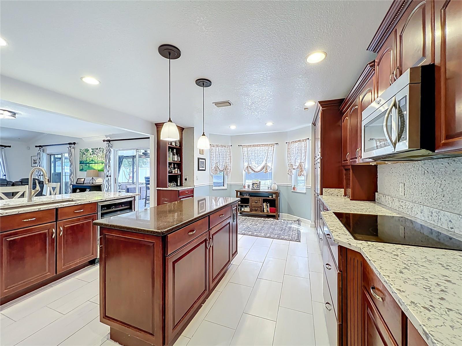 Image 21 of 100 For 839 Deerwood Avenue