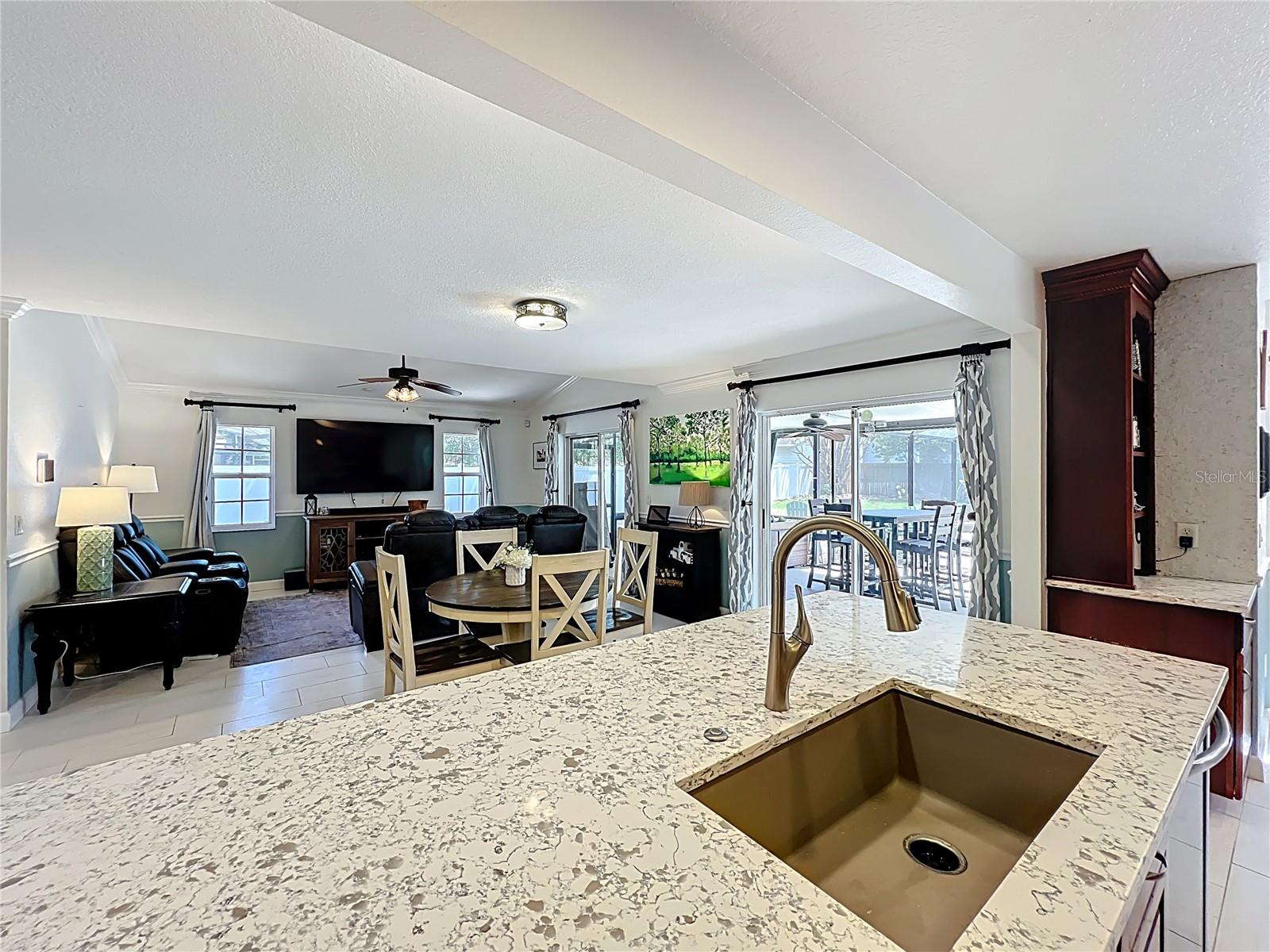 Image 22 of 100 For 839 Deerwood Avenue