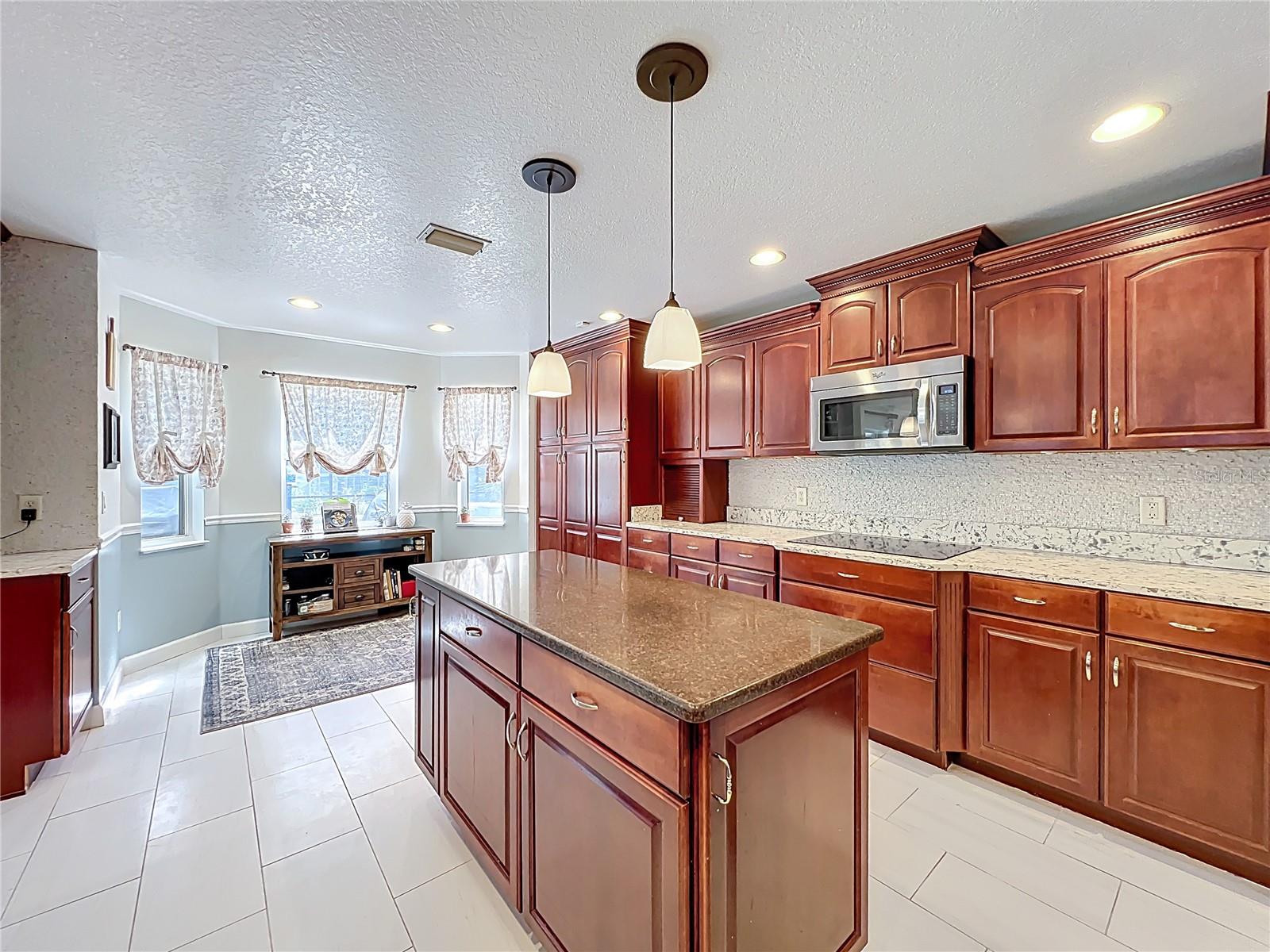 Image 23 of 100 For 839 Deerwood Avenue