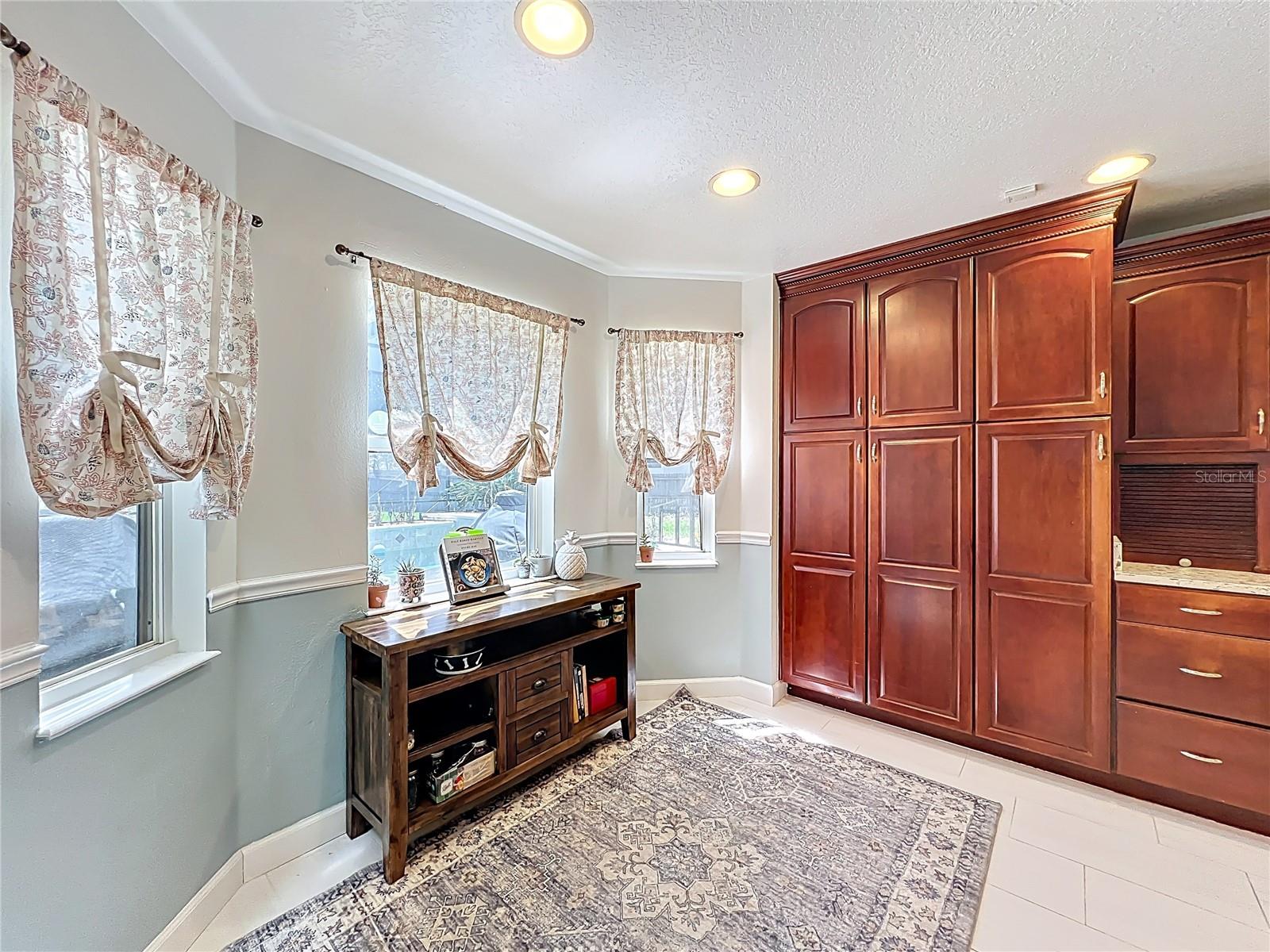 Image 24 of 100 For 839 Deerwood Avenue