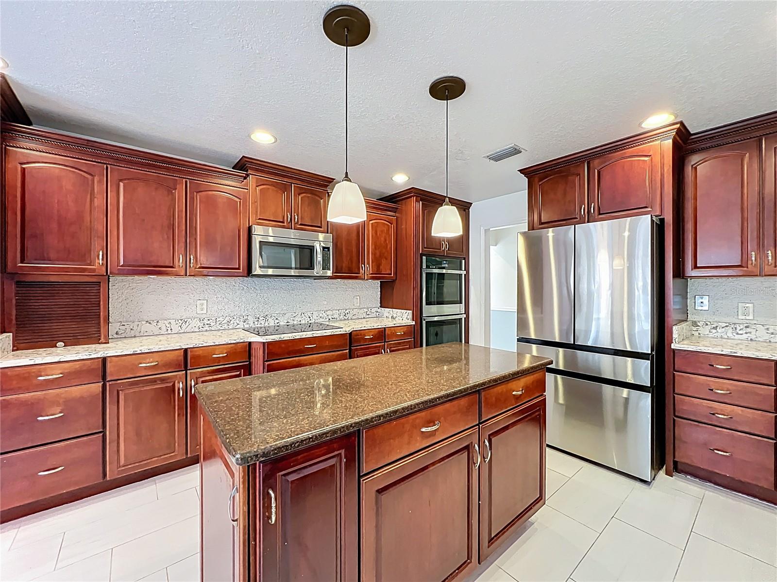 Image 25 of 100 For 839 Deerwood Avenue