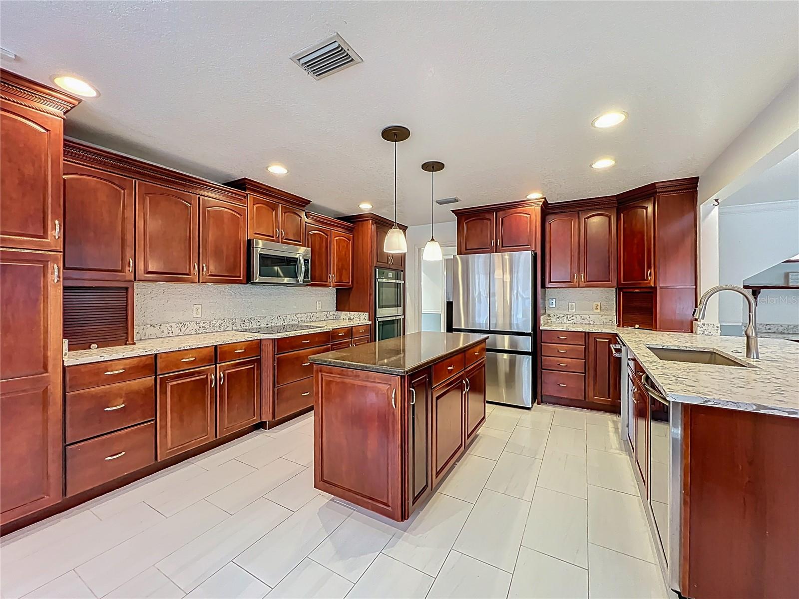 Image 26 of 100 For 839 Deerwood Avenue