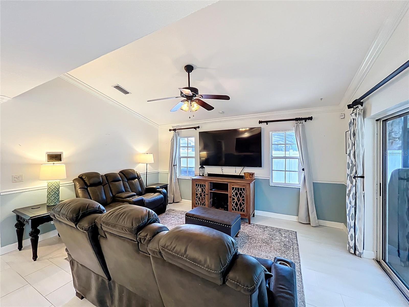 Image 43 of 100 For 839 Deerwood Avenue