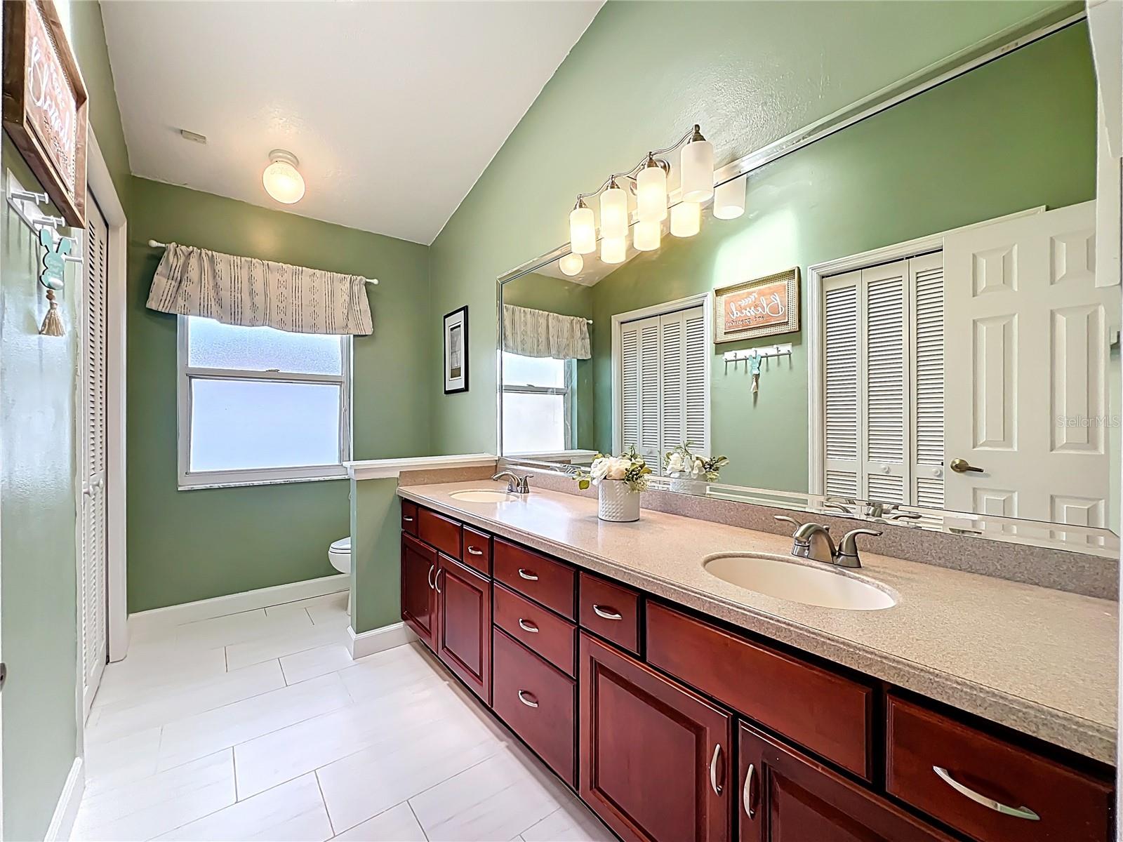 Image 47 of 100 For 839 Deerwood Avenue