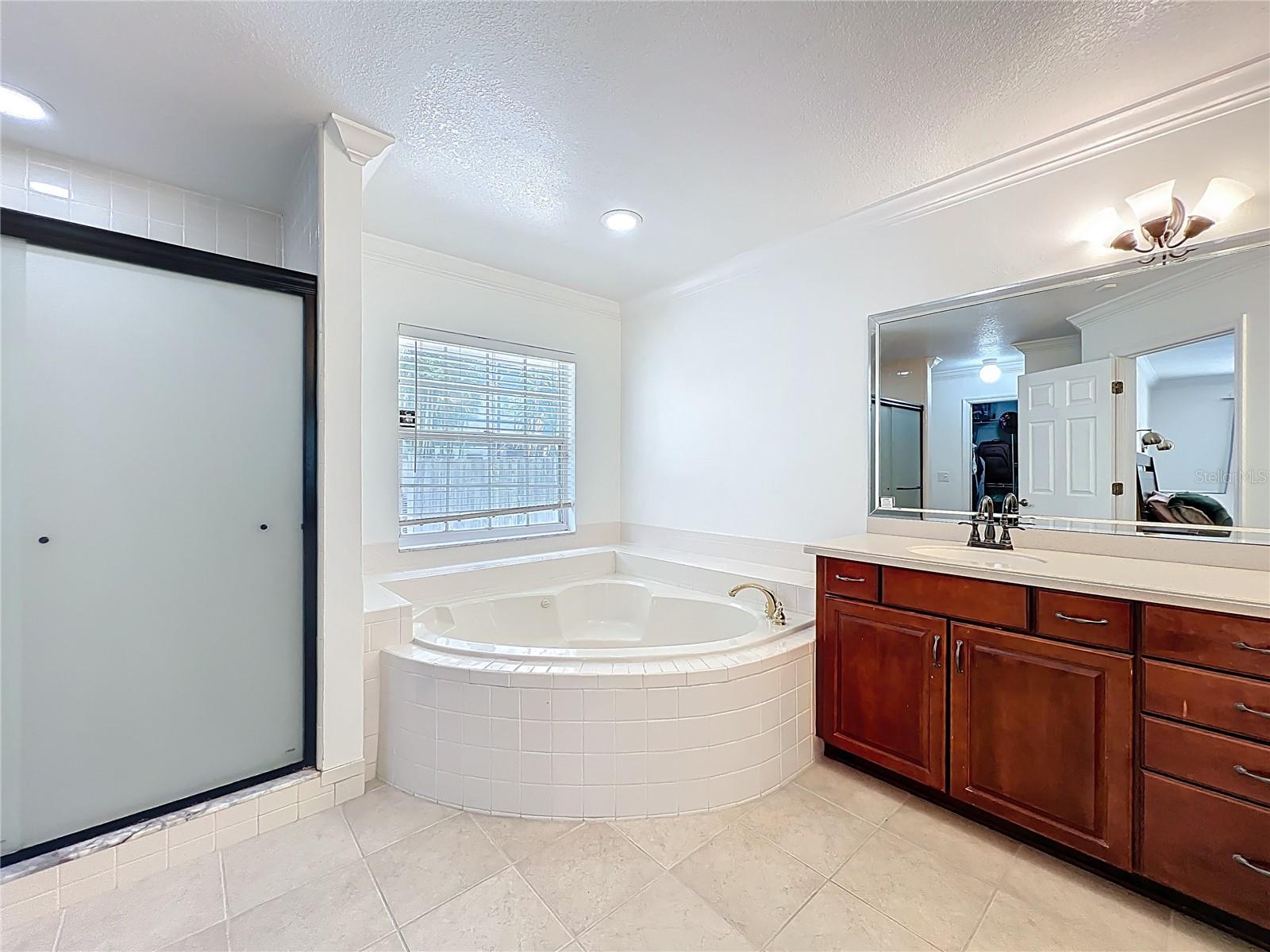 Image 71 of 100 For 839 Deerwood Avenue