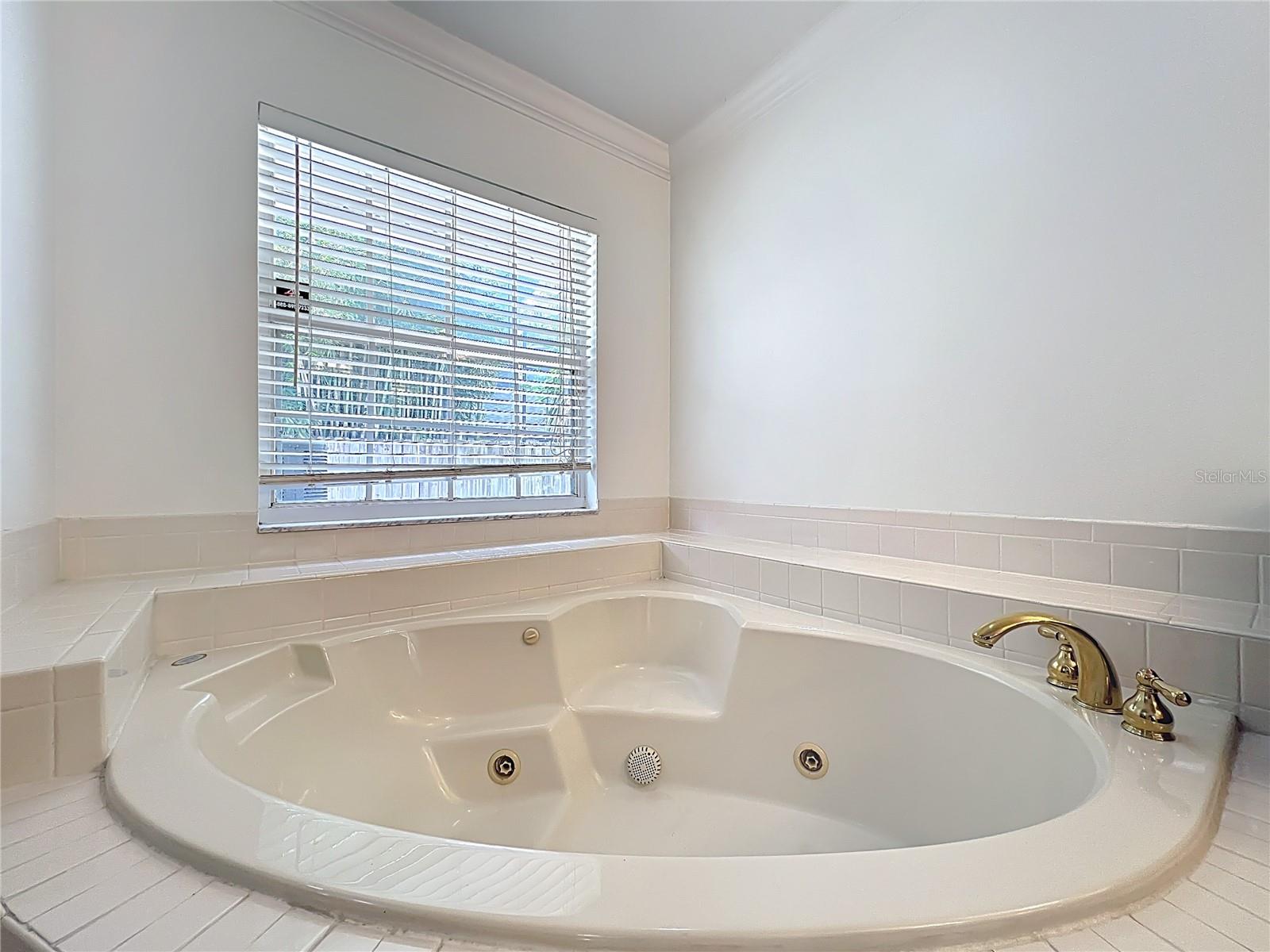 Image 72 of 100 For 839 Deerwood Avenue