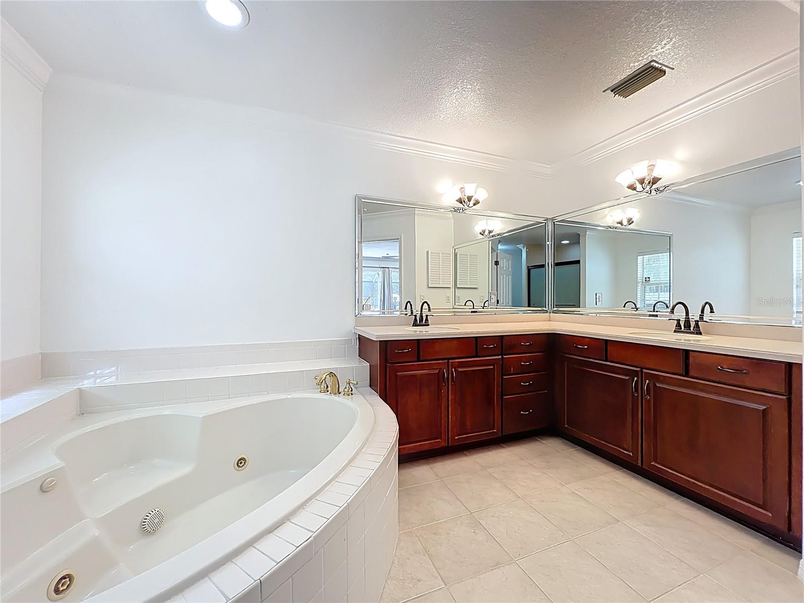 Image 74 of 100 For 839 Deerwood Avenue