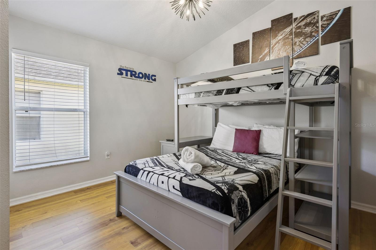 Listing photo id 8 for 225 Tivoli Circle