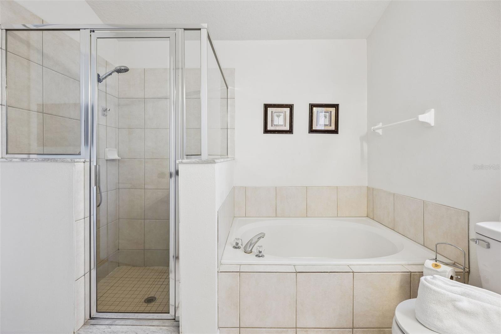 Listing photo id 12 for 225 Tivoli Circle