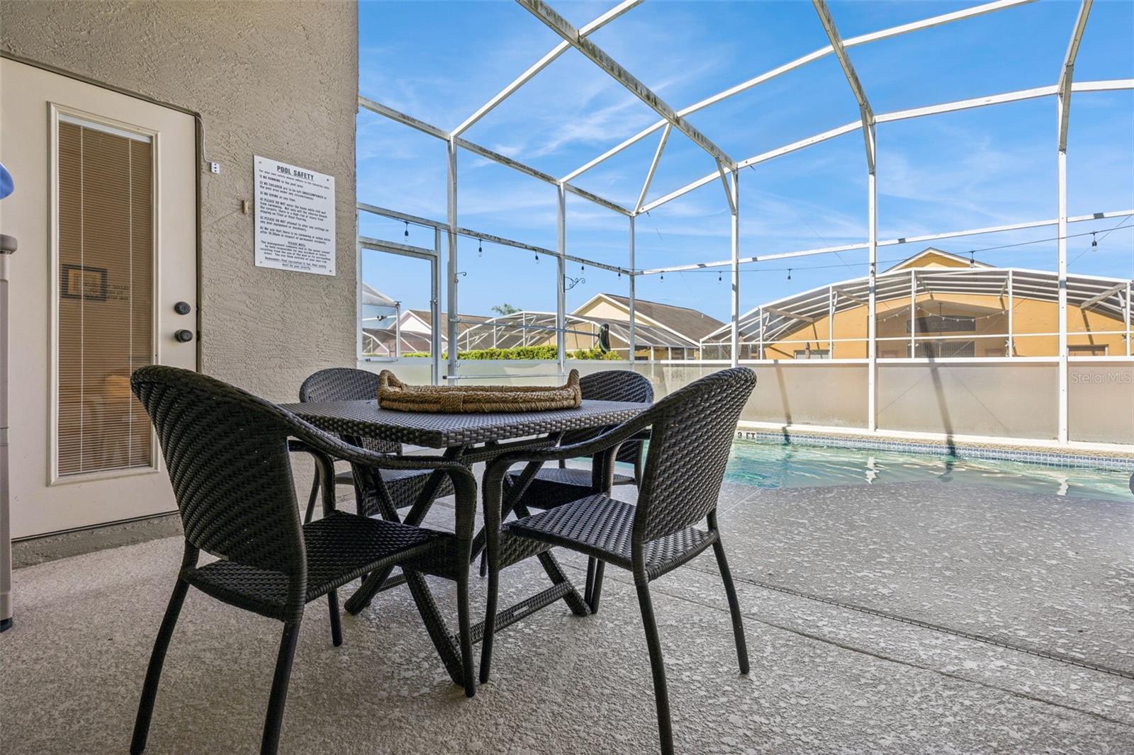 Listing photo id 14 for 225 Tivoli Circle