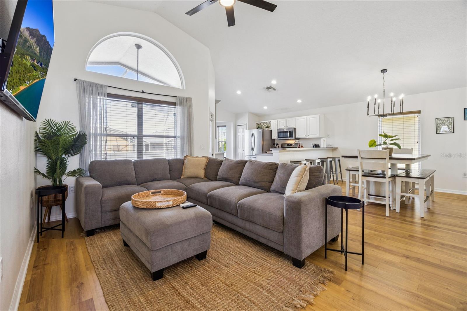 Listing photo id 23 for 225 Tivoli Circle