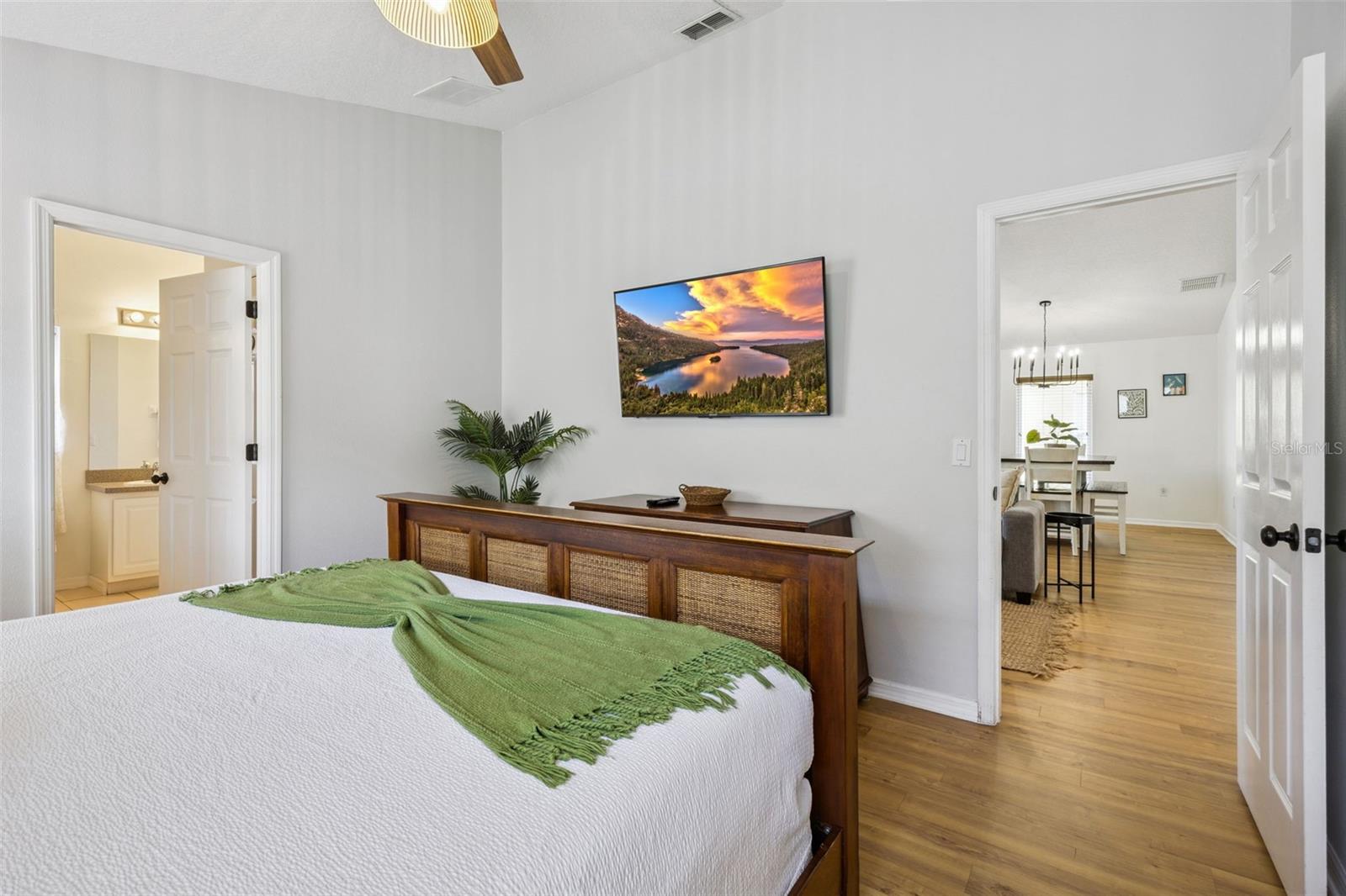 Listing photo id 1 for 225 Tivoli Circle