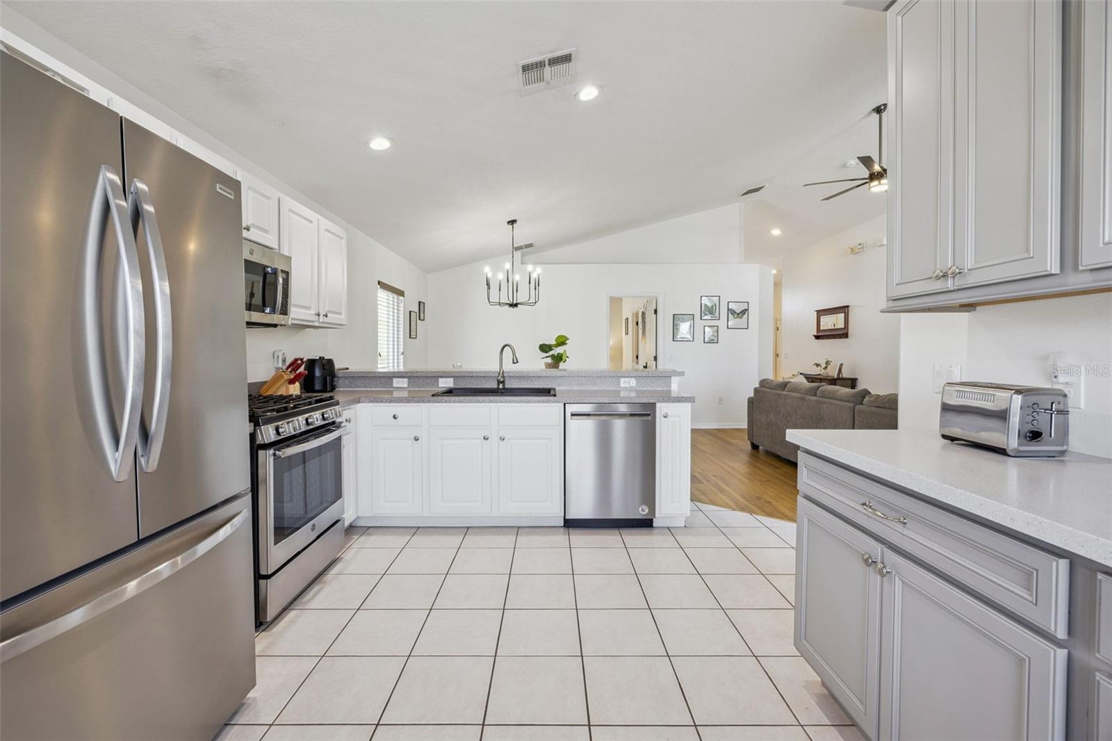 Listing photo id 30 for 225 Tivoli Circle