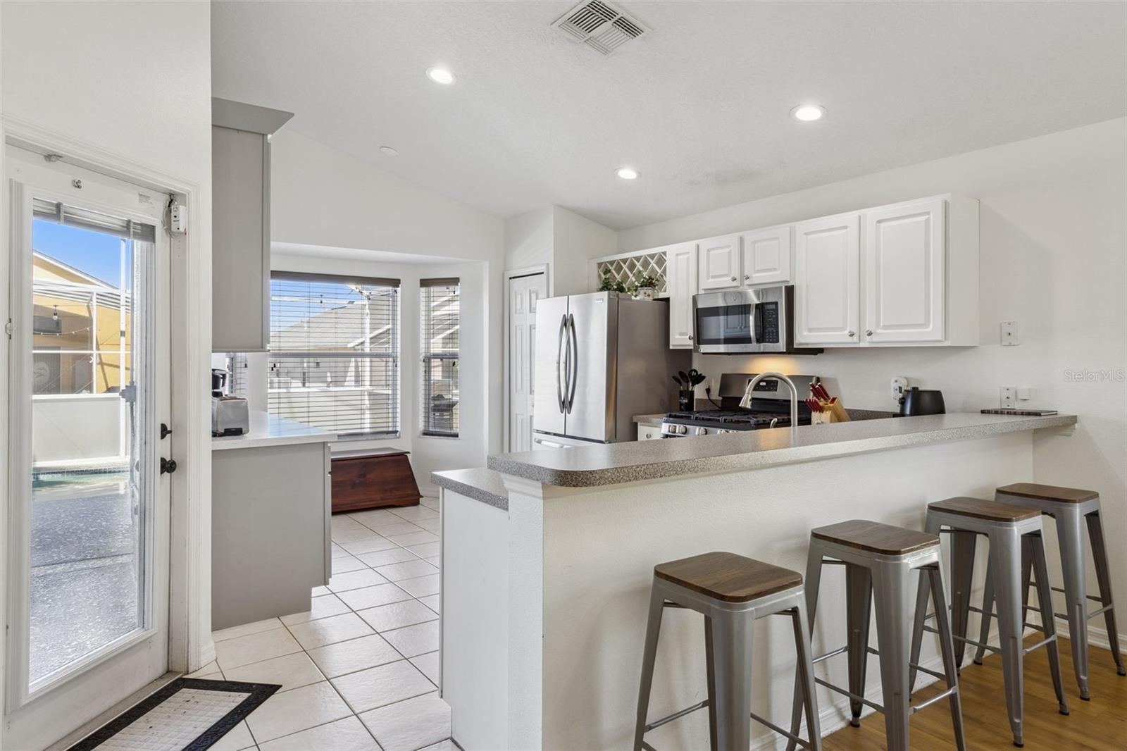 Listing photo id 31 for 225 Tivoli Circle