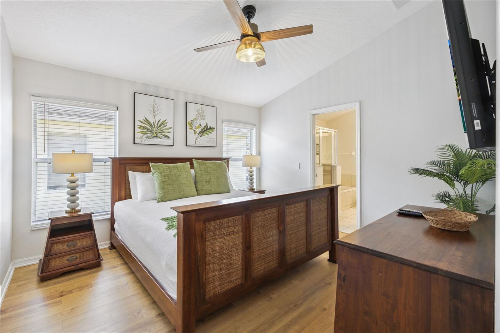 Listing photo id 32 for 225 Tivoli Circle