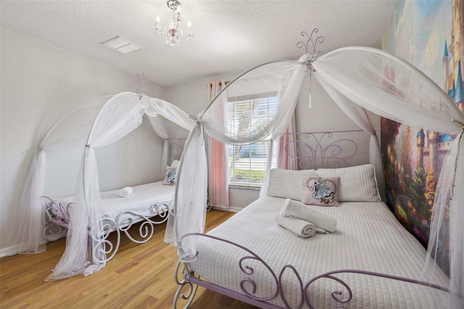 Listing photo id 6 for 225 Tivoli Circle