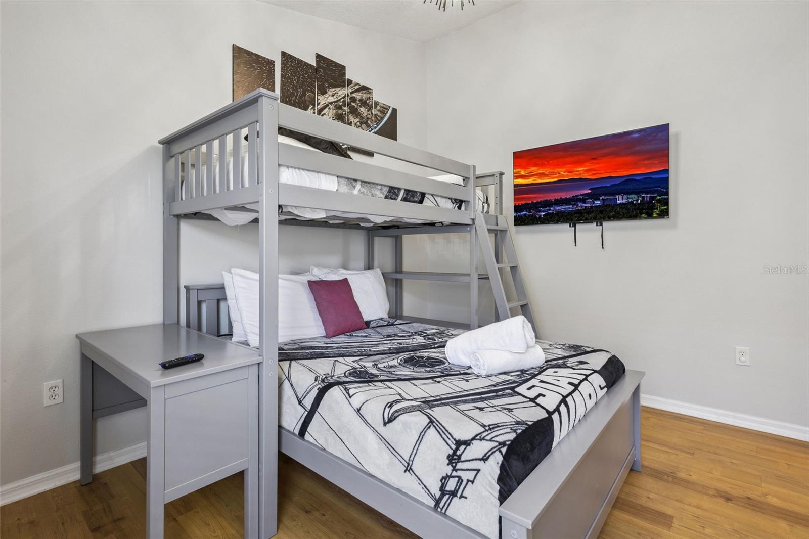 Listing photo id 7 for 225 Tivoli Circle