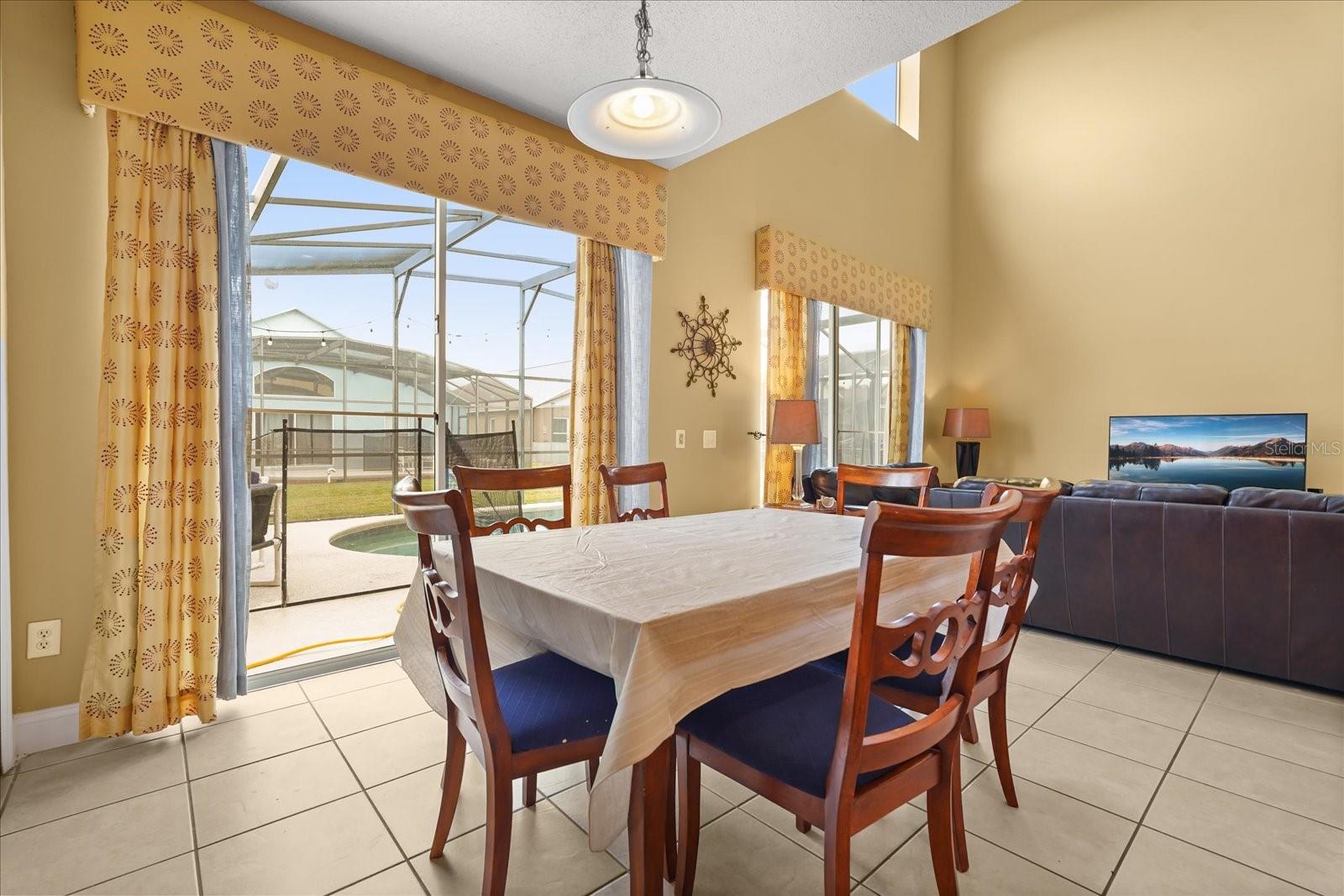 Image 17 of 67 For 164 Castaway Beach Way