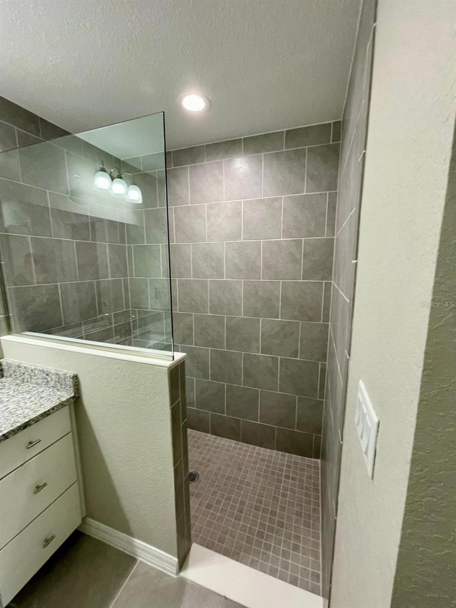 Image 22 of 41 For 19231 97th Street