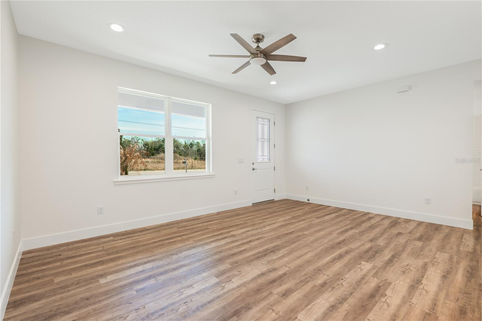 Image 11 of 31 For 210 Paradise Drive