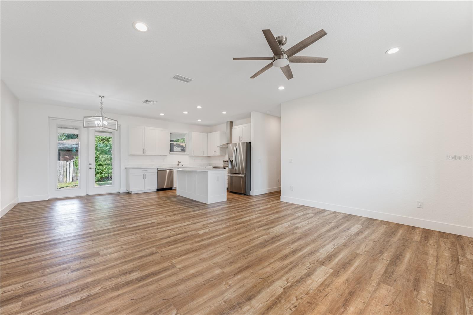 Image 12 of 31 For 210 Paradise Drive