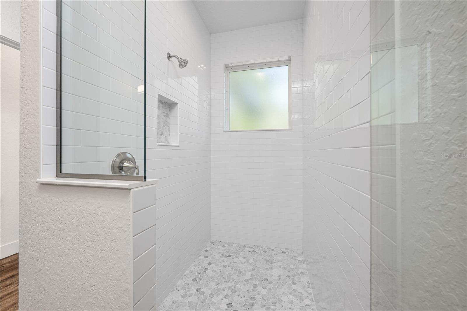 Image 17 of 31 For 210 Paradise Drive