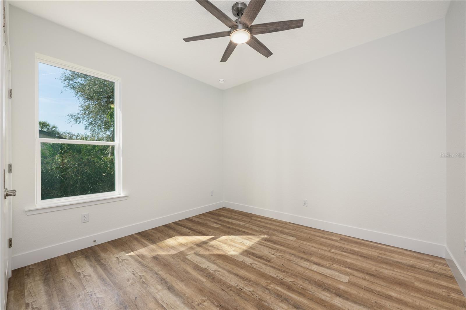 Image 19 of 31 For 210 Paradise Drive