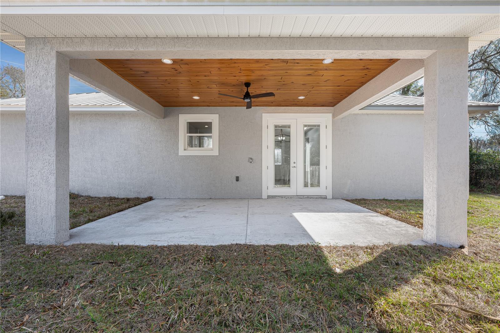 Image 23 of 31 For 210 Paradise Drive