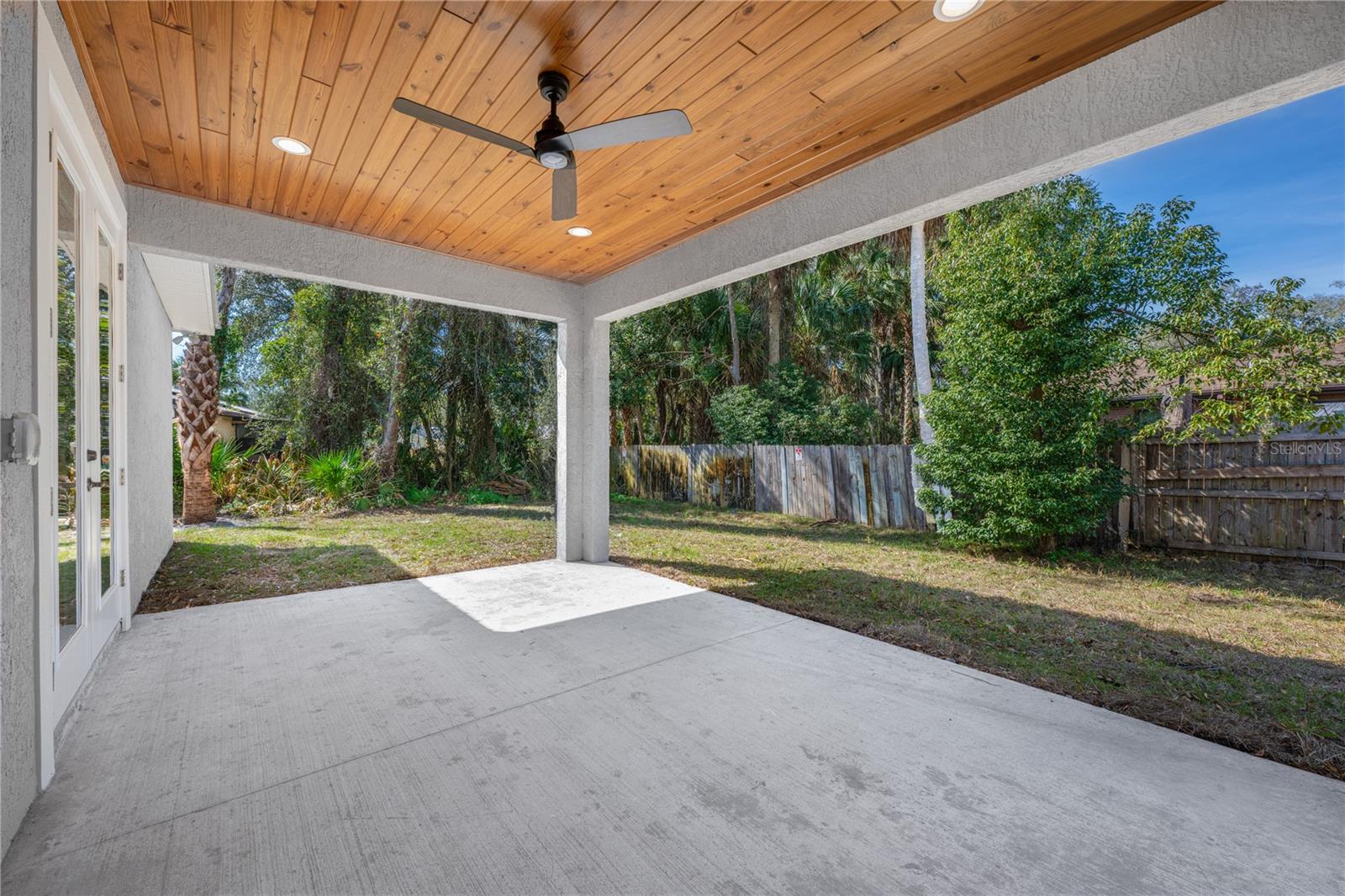 Image 24 of 31 For 210 Paradise Drive