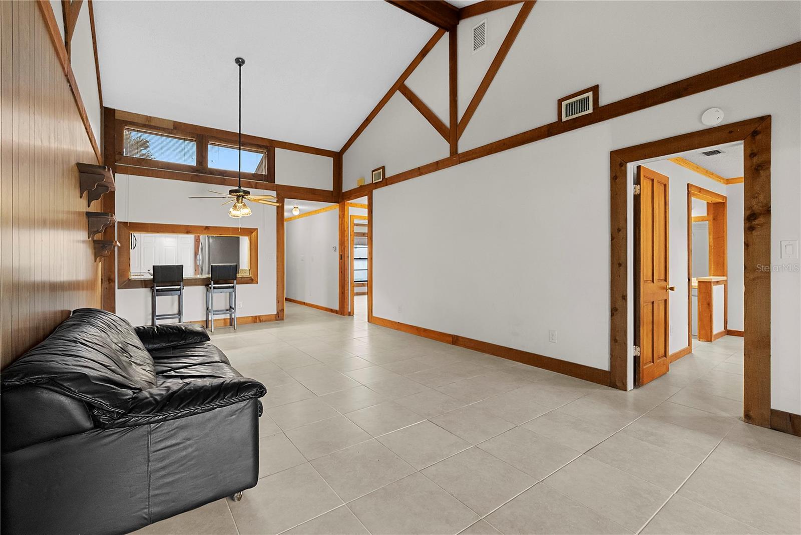 Image 12 of 30 For 497 Meadowood Boulevard