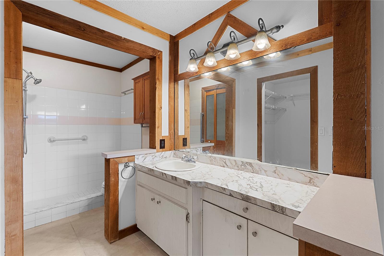 Image 17 of 30 For 497 Meadowood Boulevard