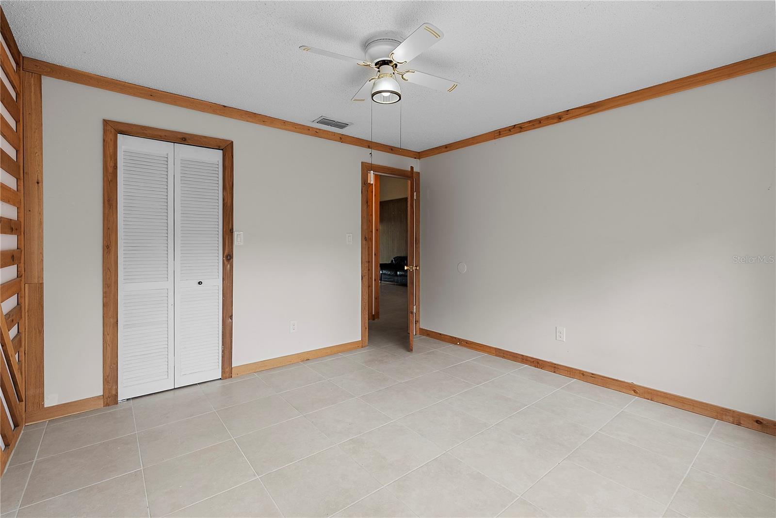 Image 18 of 30 For 497 Meadowood Boulevard