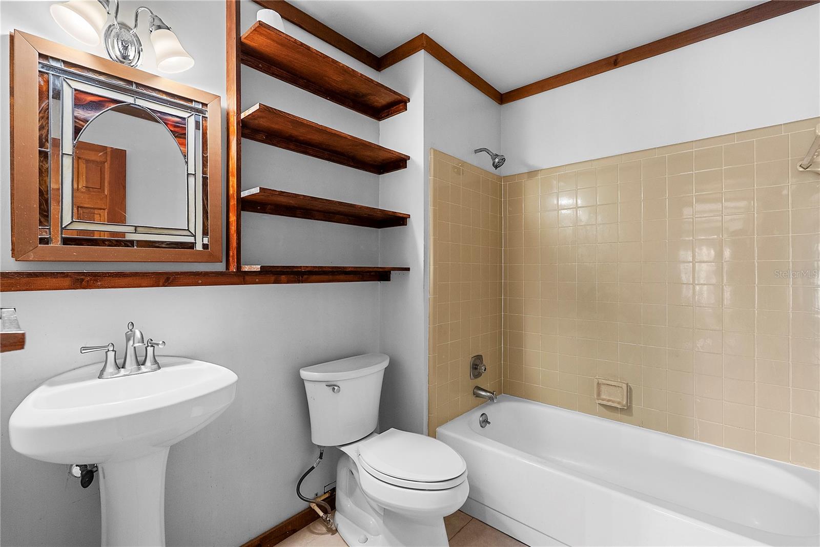 Image 20 of 30 For 497 Meadowood Boulevard