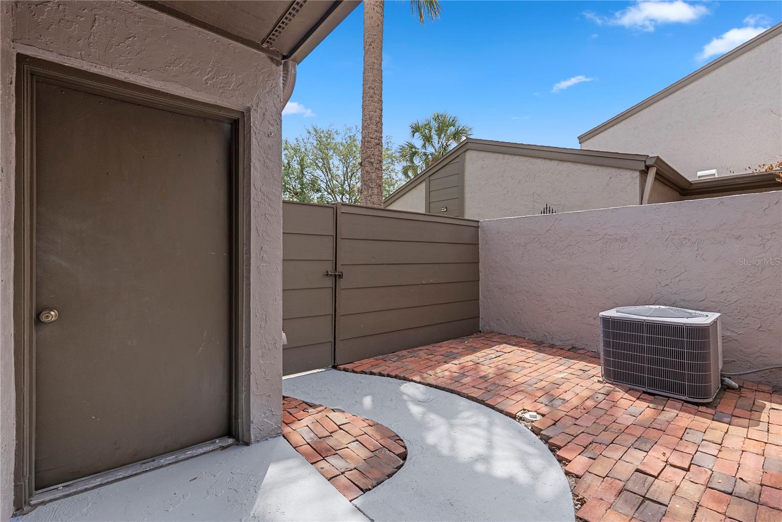 Image 22 of 30 For 497 Meadowood Boulevard