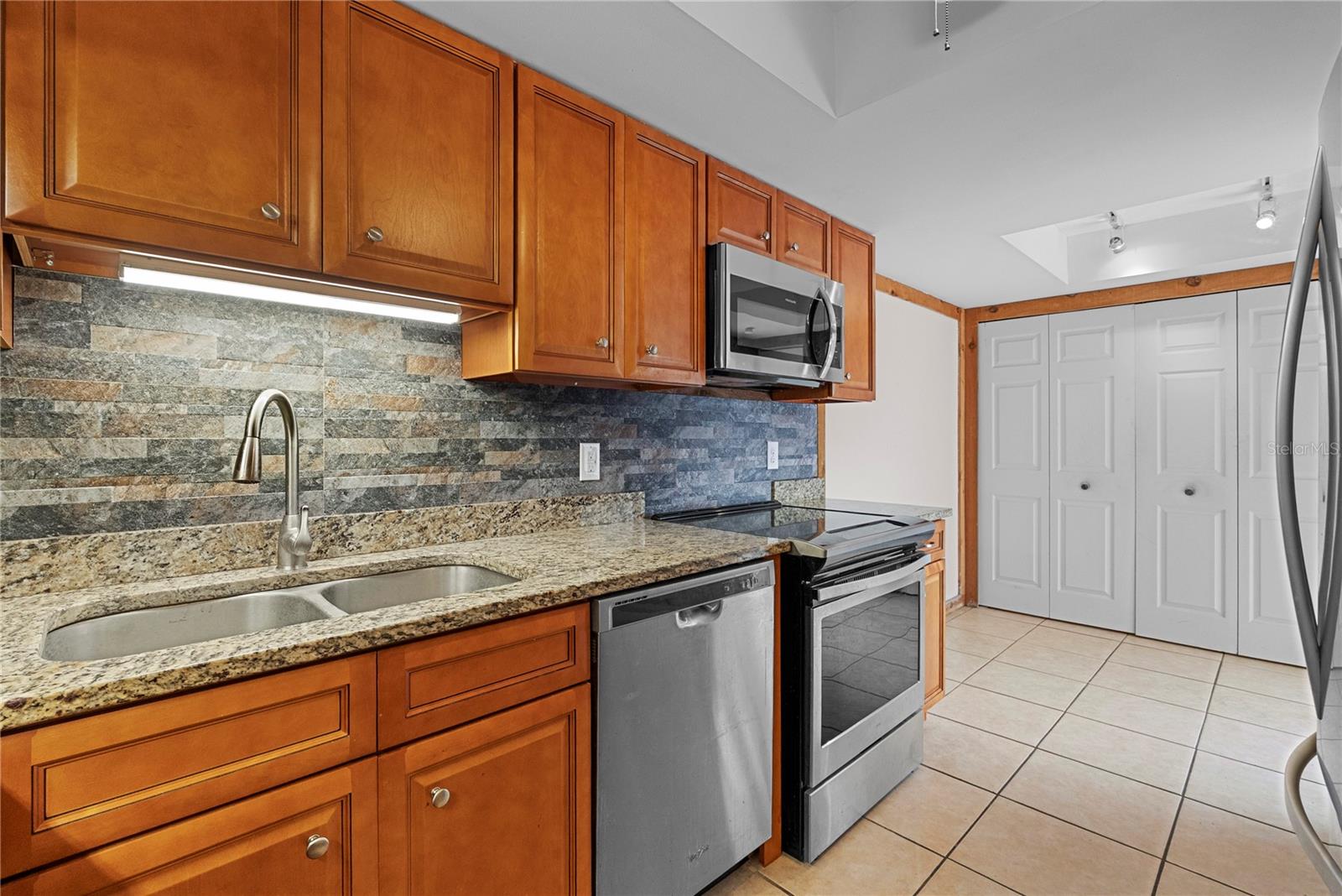 Image 5 of 30 For 497 Meadowood Boulevard