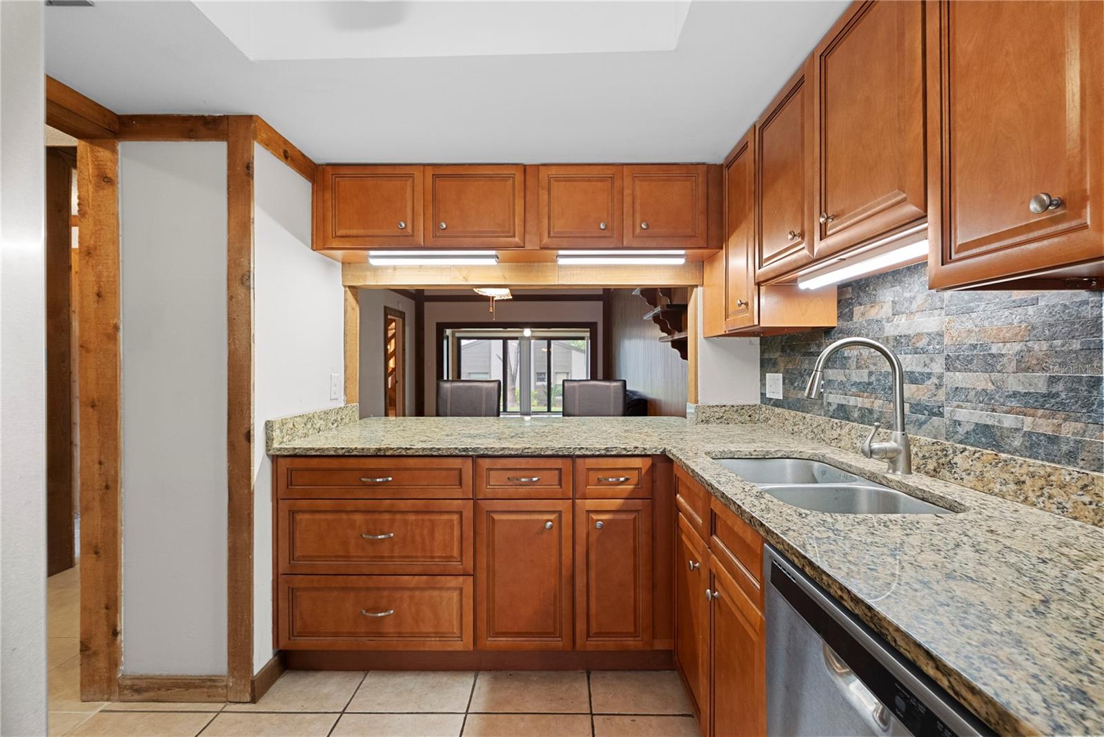 Image 7 of 30 For 497 Meadowood Boulevard