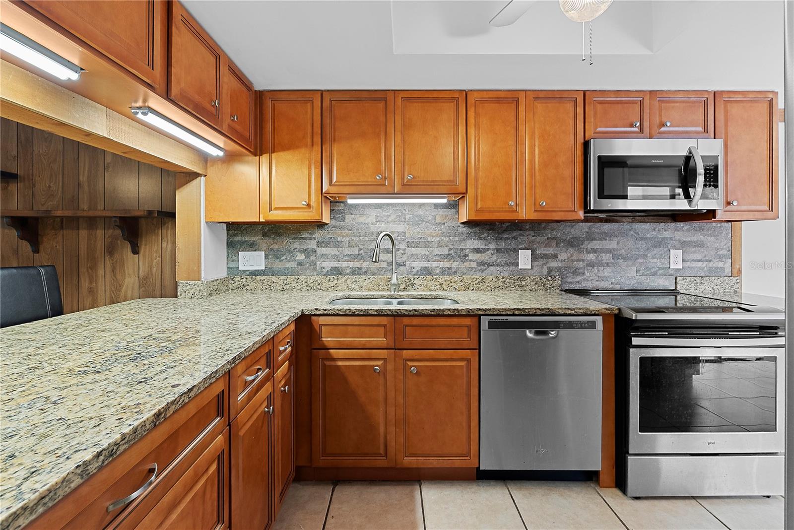 Image 8 of 30 For 497 Meadowood Boulevard