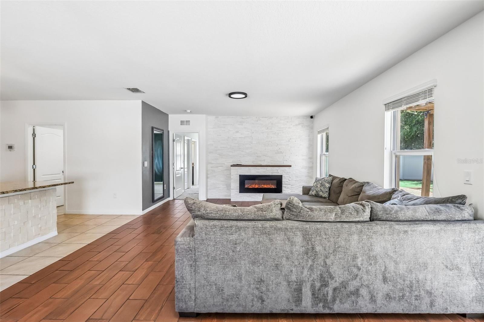 Image 5 of 23 For 476 Squires Grove Drive