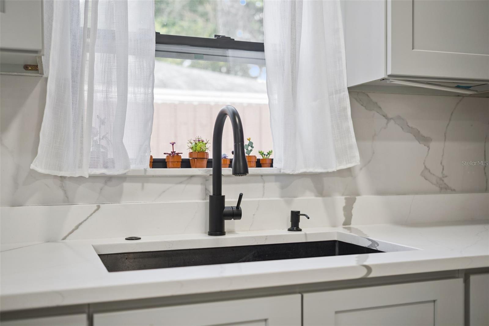 Image 10 of 33 For 1915 Weber Street