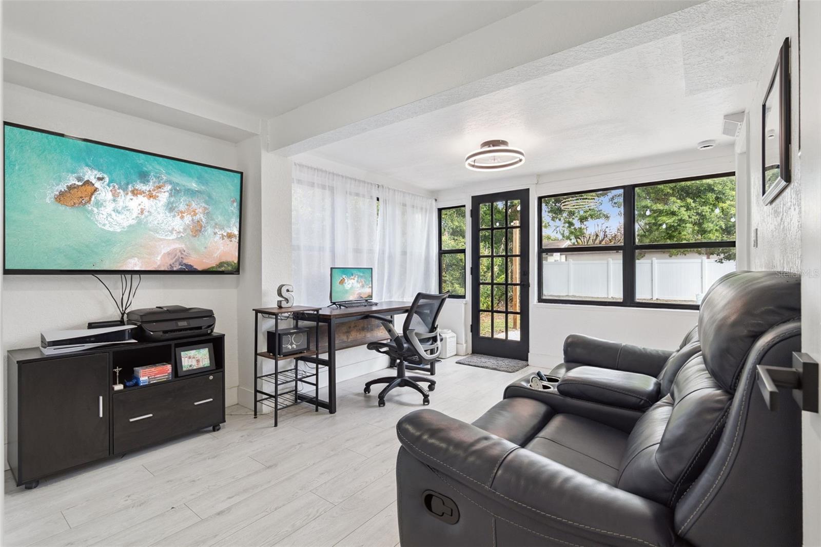 Image 18 of 33 For 1915 Weber Street