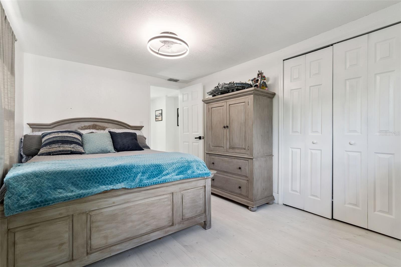 Image 21 of 33 For 1915 Weber Street