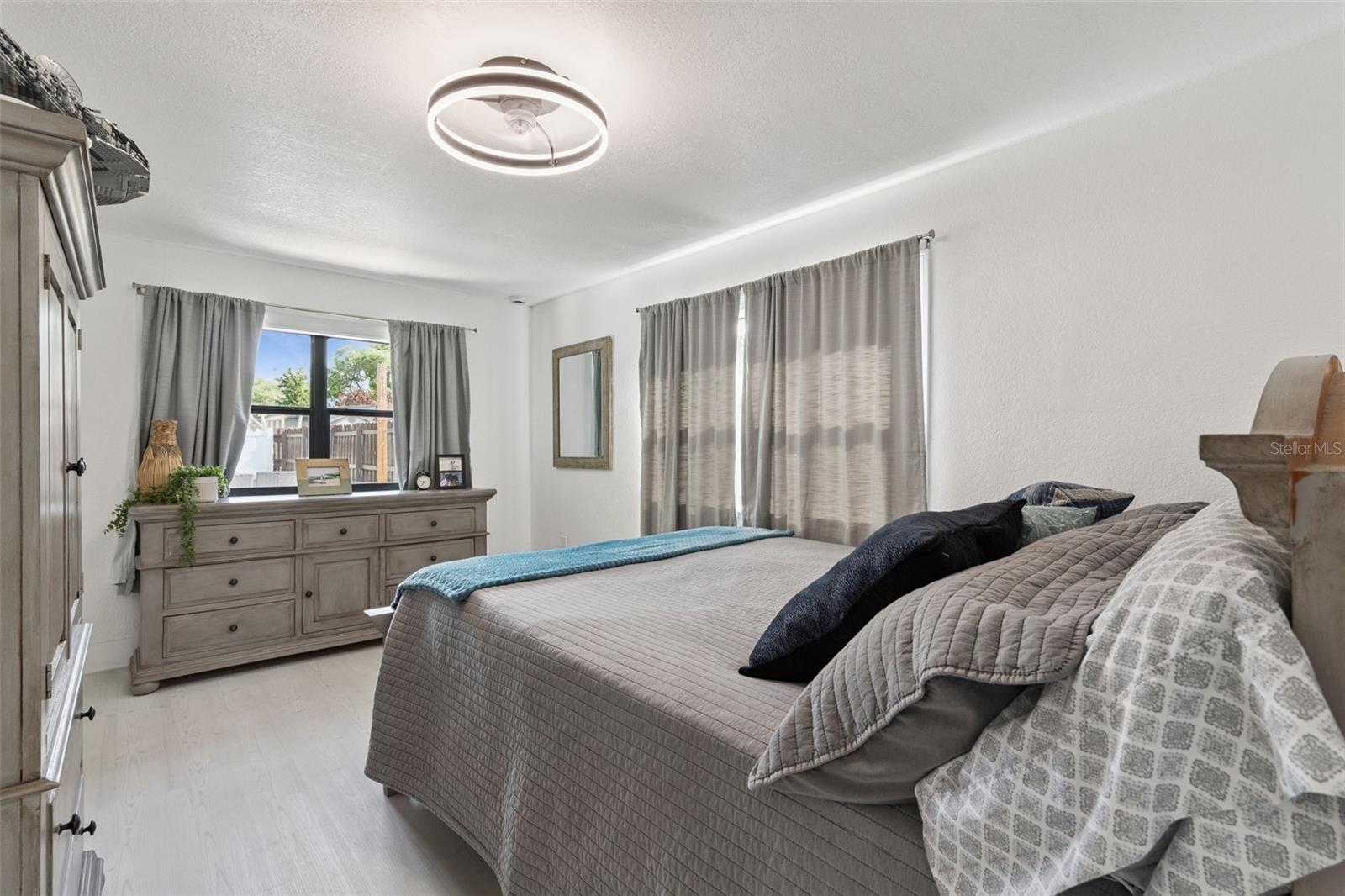 Image 22 of 33 For 1915 Weber Street