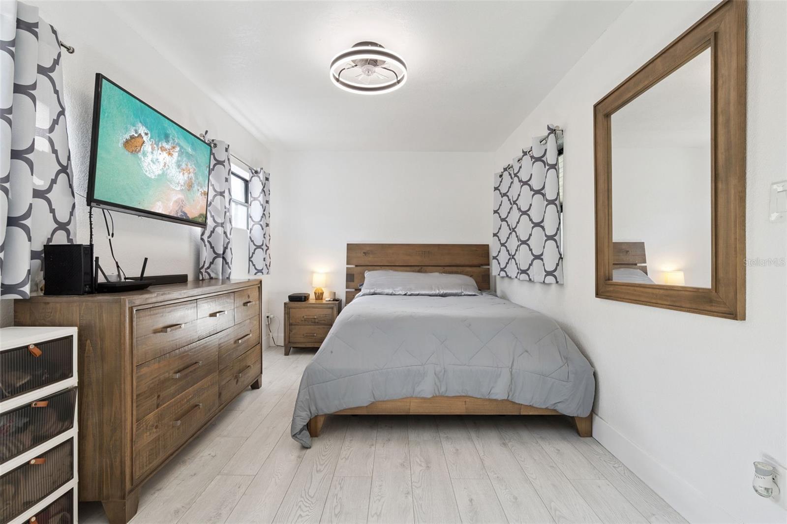 Image 26 of 33 For 1915 Weber Street