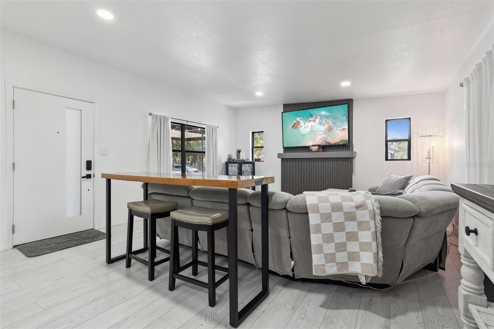 Image 6 of 33 For 1915 Weber Street