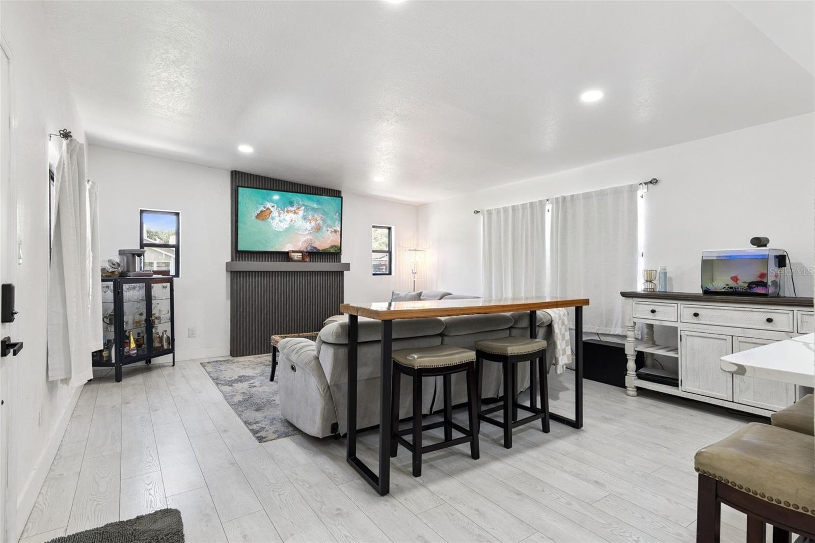 Image 7 of 33 For 1915 Weber Street