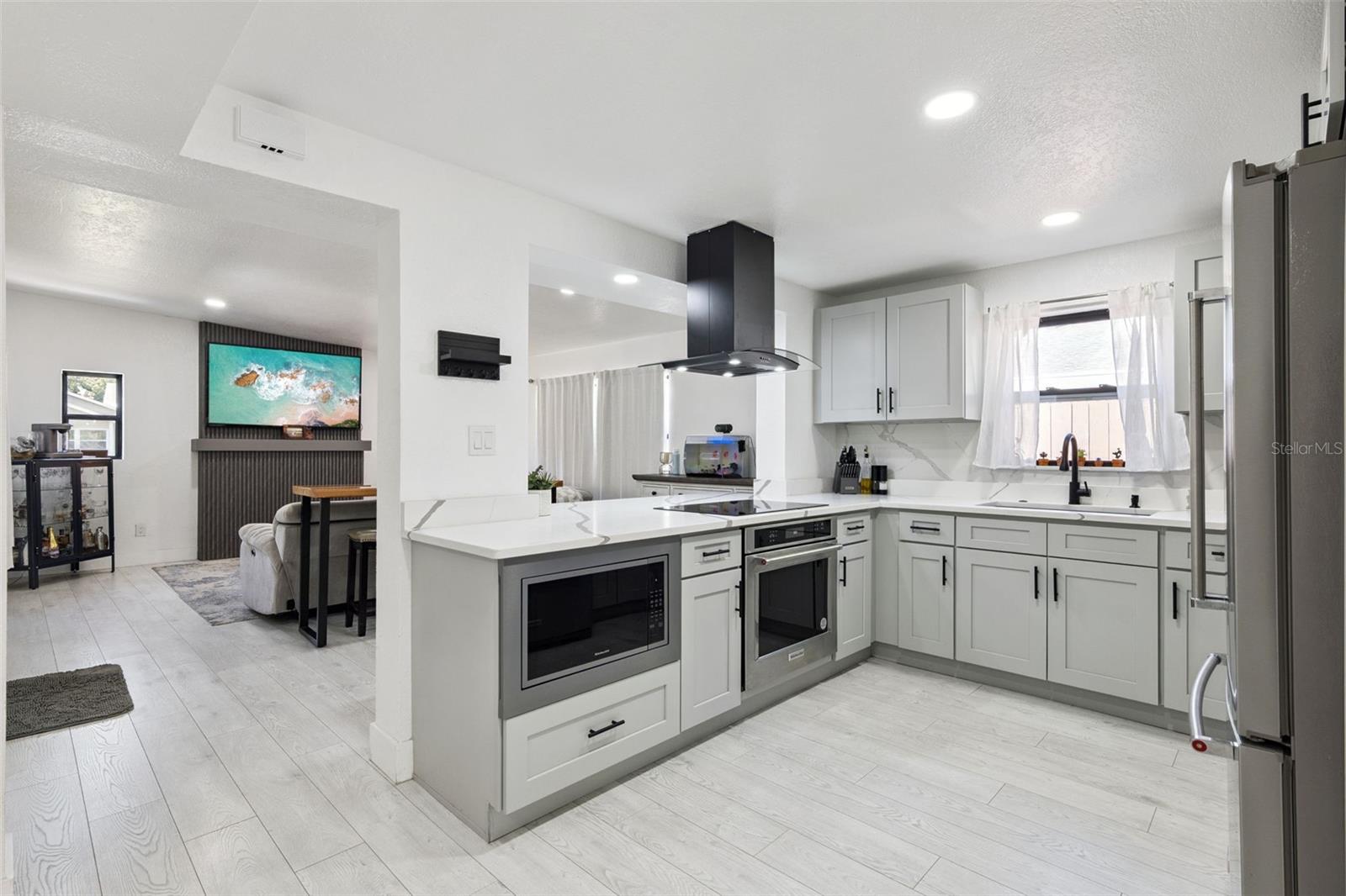 Image 9 of 33 For 1915 Weber Street