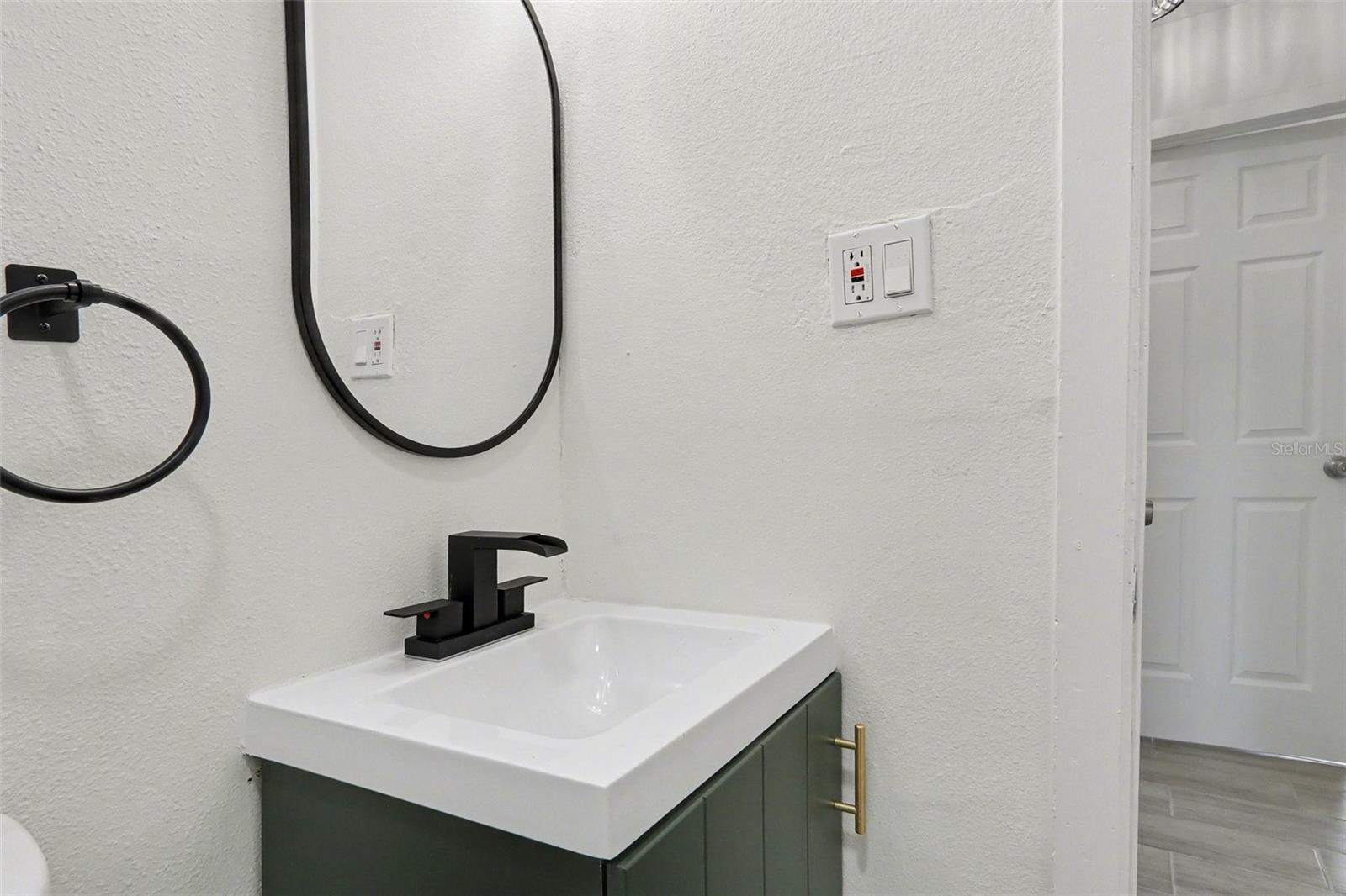 Image 24 of 26 For 767 Willie Mays Parkway A