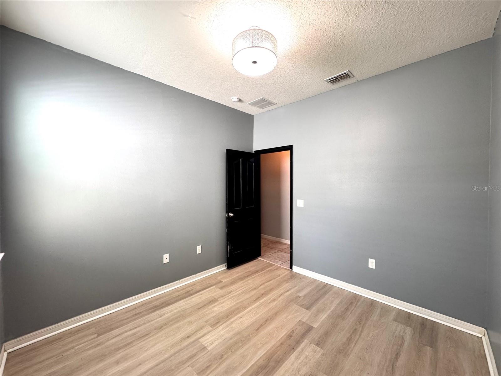 Image 13 of 31 For 11860 Thatcher Avenue